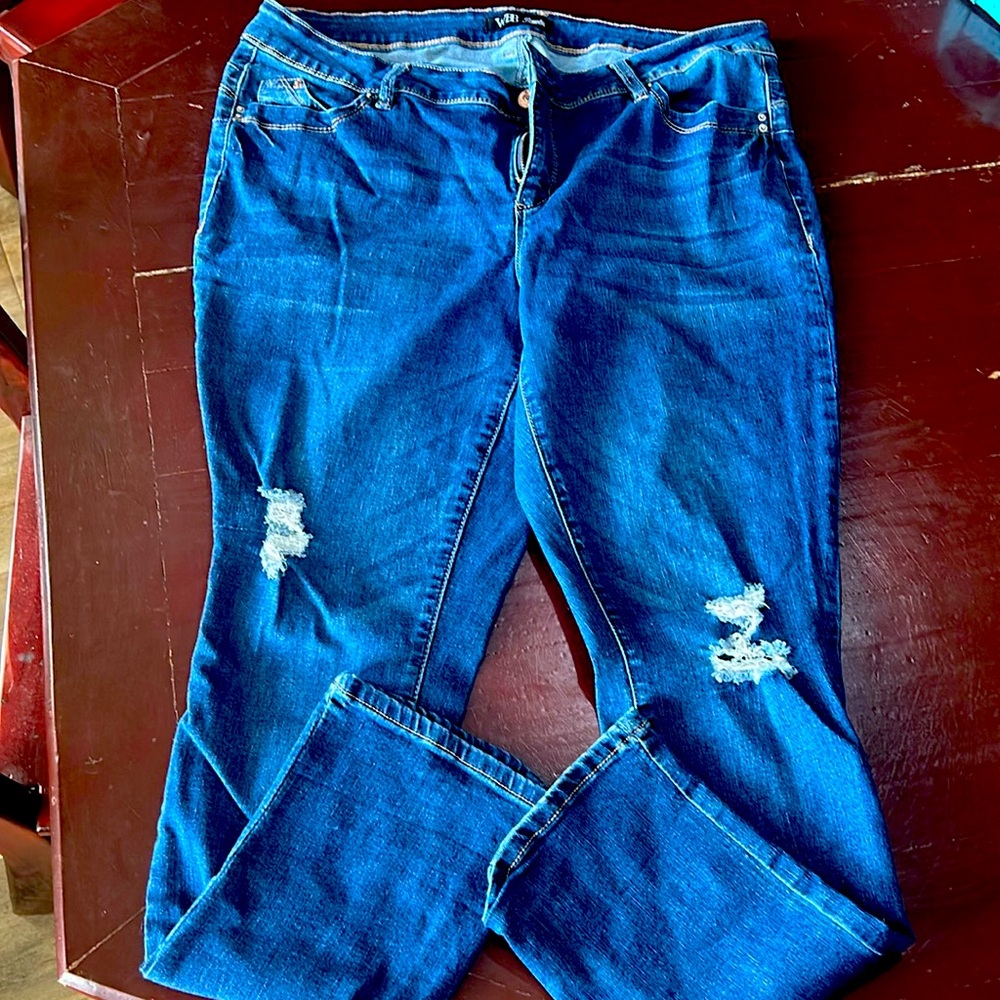 ROYALTY FOR ME DISTRESSED JEANS SIZE 16W